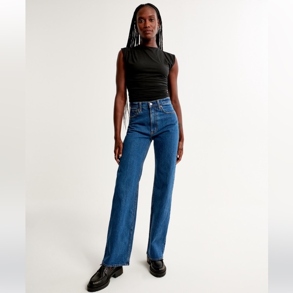 High Rise 90s Relaxed Jean - Picture 3 of 8